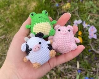 CraftiiCrochet - Etsy Canada Small Crochet Animals, Easy Crochet Patterns Free Beginners, Pig Crochet, Pig Farm, Free Crochet Doily Patterns, Crochet Pig, Crochet Patterns Free Beginner, Easy Crochet Patterns Free, Small Crochet