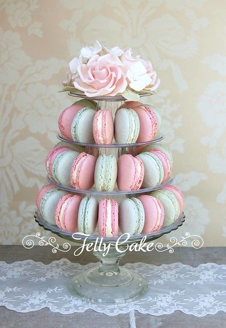 Macroon Cake Ideas, Macaroons Decoration Ideas, Macaroon Wedding, Macarons Tower, Macarons Wedding, Macaroon Tower, Pink Macaroons, Macaroon Cake, Macaron Tower