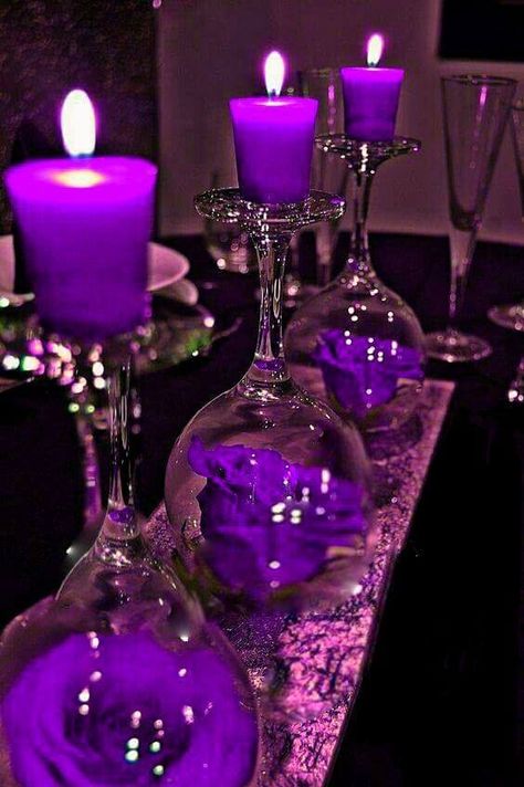 Purple Table Settings, Purple Black Wedding, Royal Purple Wedding, Dark Purple Wedding, Purple Party Decorations, Black Centerpieces, Purple Wedding Centerpieces, Dark Wedding Theme, Purple Centerpieces