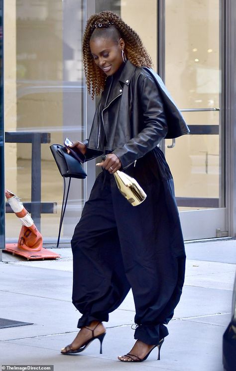 Issa Rae dons all black look and carries bottle of Ace of Spades in NYC ahead of Insecure premiere Issa Rae Style, White Pedicure, Selfie Filters, Bottle Of Champagne, Church Fits, City Office, Issa Rae, Black Look, Professional Outfits Women