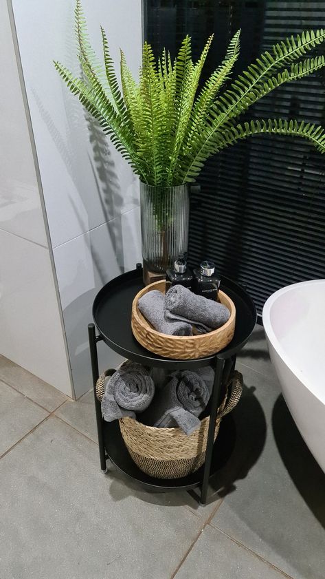 Bathtub Side Table Decor, Black And White Bathroom Decor Apartment, Dark Green Restroom Ideas, Bath Tub Accessories Ideas, Bathroom Side Table Ideas, Free Standing Bath Tub Side Table, Table By Bathtub, Black Bamboo Bathroom, Spa Bathroom Black