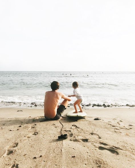 Beach With Baby, Surfer Kids, Family Over Everything, Kids Goals, Family Photo Pose, Family Beach, Cute Family, Family Goals