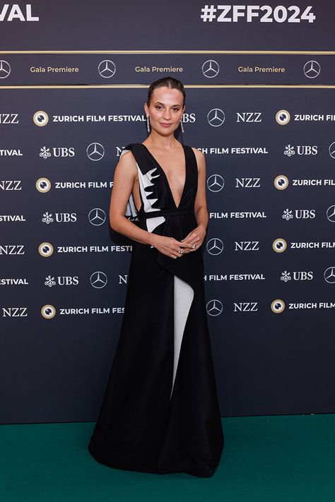 Alicia Vikander Wore Louis Vuitton To ‘The Assessment’ Zurich Film Festival Premiere Red Carpet Beauty, Menswear Runway, Alicia Vikander, Celebrity Style Red Carpet, Spring Summer Trends, Celebrity Red Carpet, Gowns Of Elegance, Dressed To Kill, Red Carpet Looks