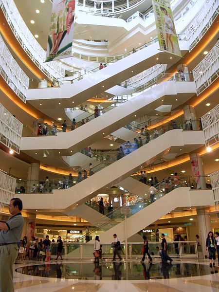 The escalators in the Dream Mall in Kaohsiung ... the largest mall in East Asia Mall Images, Escalator Mall, Green Building Architecture, Mall Facade, Auditorium Design, Building Front, Mall Design, Stairway Design, Architecture Design Sketch