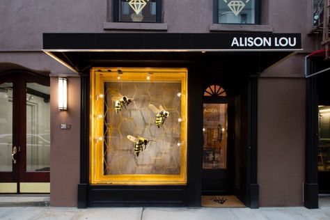 Alsion Lou Spring window by SPACE NY, New York City Shop Design Interior, Bee Strong, Honey Store, Jewerly Displays, Shop Facade, Honey Packaging, Honey Shop, Jewelry Store Design, Alison Lou