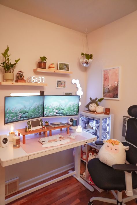 Cosy Switch Set Up, Cosy Gamer Aesthetic, Cozy Gaming Desktop Wallpaper, Cosy Setup, Cozy Gamer Girl Aesthetic, Gaming Studio, Cozy Gamer, Study Spaces, Gaming Desk Setup