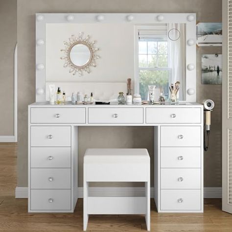 Vanity Inspiration, Lights Makeup, Girls Vanity, Bedroom Makeup Vanity, Vanity Benches, Vanity Ideas, Teen Bedroom Furniture, Makeup Salon, White Vanity