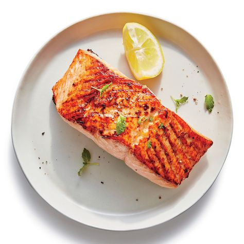 Protein: Broiled Salmon with Lemon | For quick weeknight meals, go for the broiler. It preheats in a flash and acts like an upside-down grill, bringing salmon and veggies to perfect doneness in just 10 minutes. Don't sweat it if you slightly overcook the salmon. Serve it with a luscious dipping sauce, or drizzle a bit of olive oil over top to bring back instant moisture. This basic broiled salmon recipe is even better when served with a creamy Greek yogurt sauce and a side of quickly steamed or Broiled Salmon Recipes, Gluten Free Salmon, Salmon With Lemon, 21 Day Meal Plan, Lemon Recipe, Broiled Salmon, Lemon Salmon, Cooking Salmon, Salmon Recipe