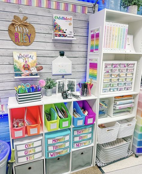 Reading Specialist Classroom Setup, Ikea Classroom, Teacher Desk Areas, Reading Support, Teacher Desk Organization, Teaching Classroom Decor, Finds On Amazon, Kindergarten Classroom Decor, Slp Ideas