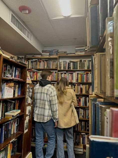 Bookstore Date Aesthetic Couple, Couple In Bookstore, Library Couple Aesthetic, Study Date With Boyfriend, Couple Reading Together Aesthetic, Bookstore Date, Steel Princess, Couples Book, Emily Henry