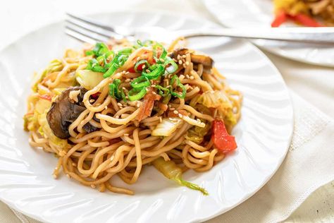 Easy Vegetable Lo Mein Recipe Soba Noodle Recipe, Veggie Lo Mein, Blue Zones Diet, Blue Zones Recipes, Bean And Vegetable Soup, Vegetable Lo Mein, Zone Recipes, Gallo Pinto, Beans Vegetable