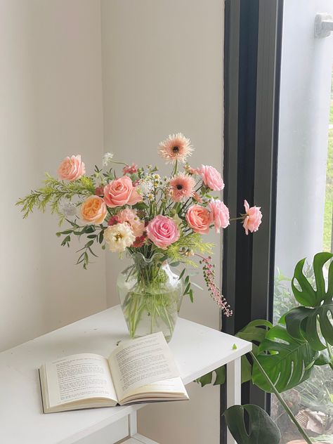 Flower Vase Bouquet, Small Bouquet In Vase, Small Spring Flower Arrangements, Baby In Bloom Flower Arrangements, Flower Arrangements In Vase, Flower In Vase, Vase Bouquet, Flowers Basket, Spring Flower Bouquet