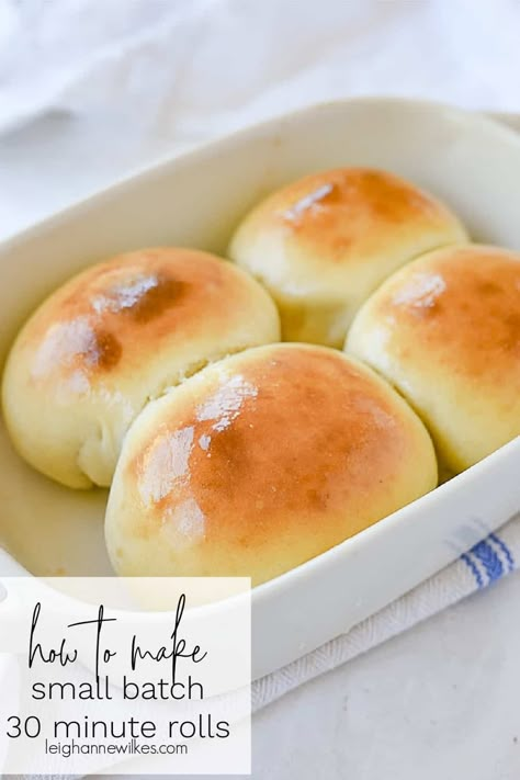 These Small Batch 30 Minute Rolls are quick, easy, delicious and the perfect amount for 2-4 people. Batch Dinner Recipes, Small Batch Dinner, 30 Minute Rolls, Easy Yeast Rolls, Quick Rolls, Batch Recipes, Small Batch Baking, Pastor Appreciation, Dinner Rolls Recipe