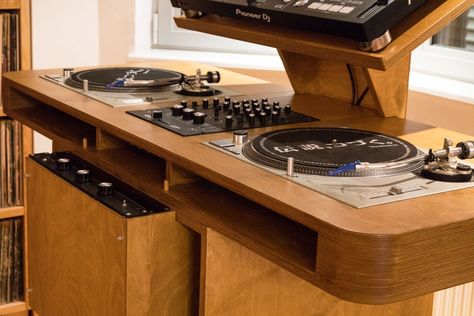 Turntable Furniture Design, Turntable Shelf, Turntable Furniture, Record Ideas, Dj Stand, Dj Table, Dj Room, Home Music Rooms, Music Corner