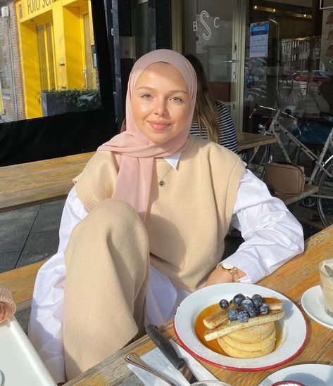 Hijab Fashion on Instagram: “Styling sweater vests ❤️ #hijabfashion” Knitted Vest Outfit, Hajib Fashion, Indie Outfit Inspo, Hijab Fashion Muslim, Sweater Vest Outfit, Girl Hoodie, Street Hijab Fashion, Hijab Fashionista, Vest Outfit