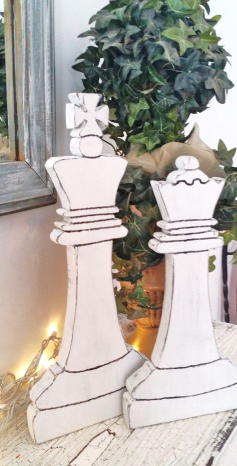 Large Chess Pieces Decor, Alice In Wonderland Chess Pieces, Diy Large Chess Pieces, Chess Decorations Party, Chess Party Decorations, Chess Decoration Ideas, Chess Party Ideas, Chess Themed Birthday Party Ideas, Chess Party Theme