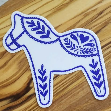 Scandinavian Horse Folk Art, Dala Horse Pattern Free Printable, Swedish Horse Tattoo, Swedish Dala Horse Tattoo, Dala Horse Tattoo, Swedish Illustration, Scandinavian Folk Art Swedish Style, Dala Horse Pattern, Scandinavian Horse