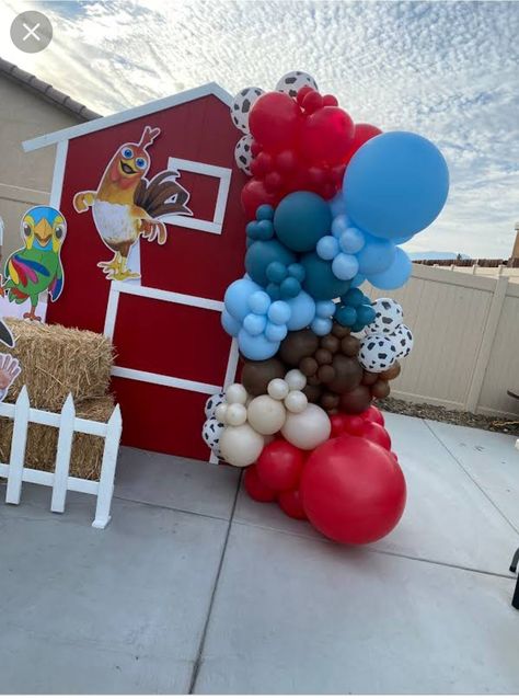 Barnyard Balloon Garland, Farm Balloon Decorations, Farm Themed Birthday Party Boys, Farm Themed Birthday Party Decorations, Farm Balloon Garland, Farm Animal Birthday Party Decorations, Barn Themed Birthday Party, Cow Print Balloons, Farm Backdrop