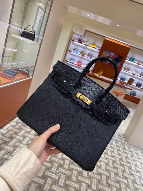 Hermes Crocodile, Kelly Hermes, Hermes Picotin, Luxury Bags Collection, Fancy Bags, Crocodile Skin, Pretty Bags, Material Girl, Glam Dresses