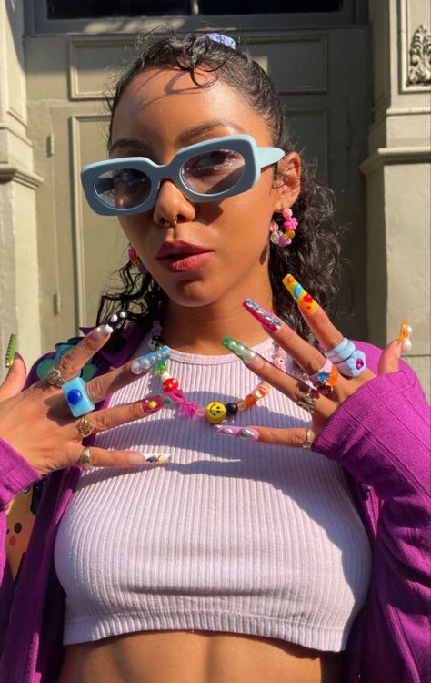 Colorful Girl Aesthetic, Colorful Aesthetic Outfits, Y2k Photoshoot, Beatiful People, Cool Summer Outfits, Funky Outfits, Colorful Accessories, Fashion Hair Accessories, Colourful Outfits