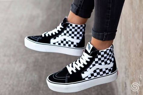 ʙ я ᴜ и ᴇ ᴛ ᴛ ᴇ Vans Slip On Outfit, Vans Sk8 Hi Platform, Vans Shoes Fashion, Custom Vans Shoes, Plateau Sneaker, Vans Outfit, Checkered Vans, Style Converse, Fresh Shoes