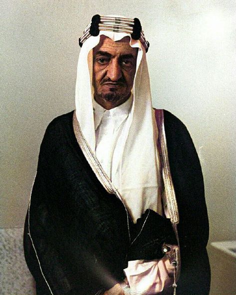 King Abdulaziz, Ksa Saudi Arabia, National Day Saudi, King Pic, Saudi Arabia Culture, King Faisal, Handbag Essentials, Rap Aesthetic, المملكة العربية السعودية