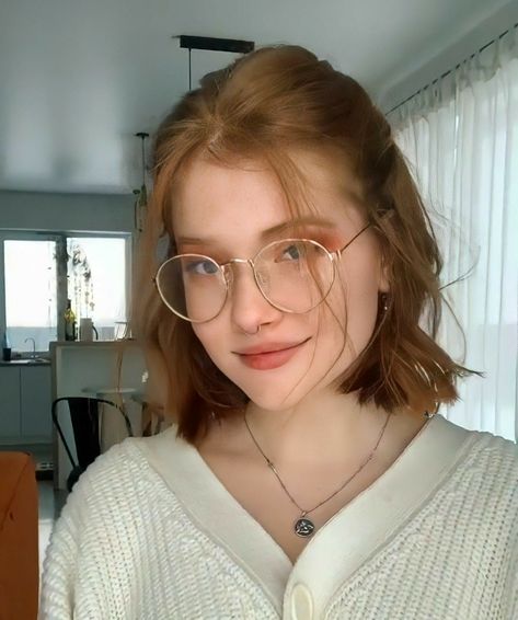 Katya Sitak, Red Hair And Glasses, Short Hair Glasses, Pelo Cafe, Ginger Girls, Cute Glasses, Wearing Glasses, Girls With Glasses, Ginger Hair