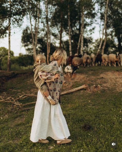 Motherhood Aesthetic, I Want A Baby, Nancy Meyers, Family Photo Pose, Tiny Humans, Farm Girl, Perfect Life, Family Outfits, Photography Inspo