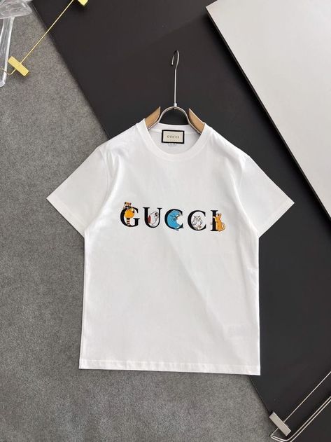 Gucci T Shirt, Men Fashion Casual Shirts, T Shirt Men, Mens Fashion Casual, Shirt Men, Men Fashion, Fashion Casual, Palace, Casual Shirts