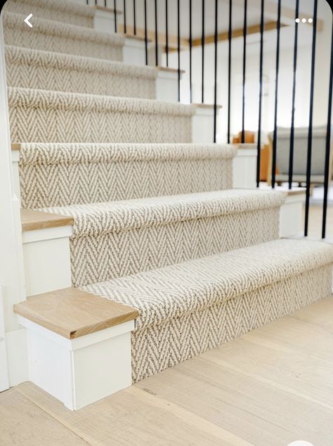 Carpet Staircase, Stairs Renovation, House Staircase, Bedroom Curtain, Staircase Remodel, Staircase Makeover, Stair Remodel, Apartment Decoration, Stair Case