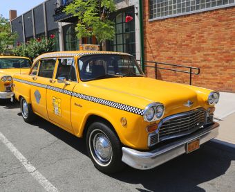 Dustbin of History: The Checker Cab Checker Cab, Yellow Cabs, Top Luxury Cars, Nyc Street, Taxi Cab, Taxi Service, Lightroom Preset, General Motors, Car Rental