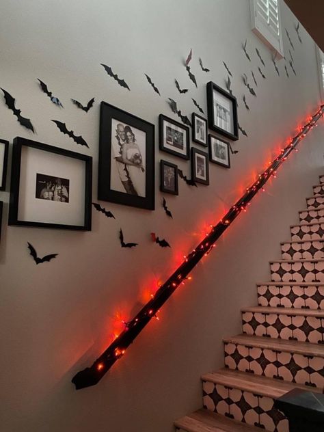 Inside Halloween Decor Living Room, Halloween Decorations Living Room, Halloween Housewarming Party, Living Room Halloween Decor, Halloween Living Room Decor, Halloween Living Room, Halloween Housewarming, Diy Jar, Staircase Decor