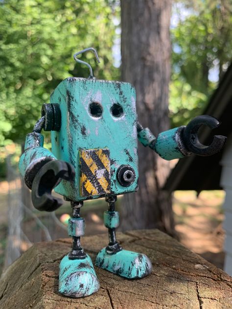 Recycled Robot, Robot Costumes, Baby Clothes Organization, Diy Robot, Robot Sculpture, Retro Robot, Fence Art, Cool Pixel Art, Welding Art Projects