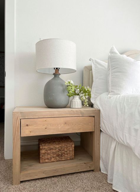 Bedroom Side Table Ideas, Diy Nightstand Plans, Woodworking Nightstand, Diy Night Stand, Diy Bedside Table, Nightstand Plans, Shanty 2 Chic, Workbench Plans Diy, Rustic Nightstand