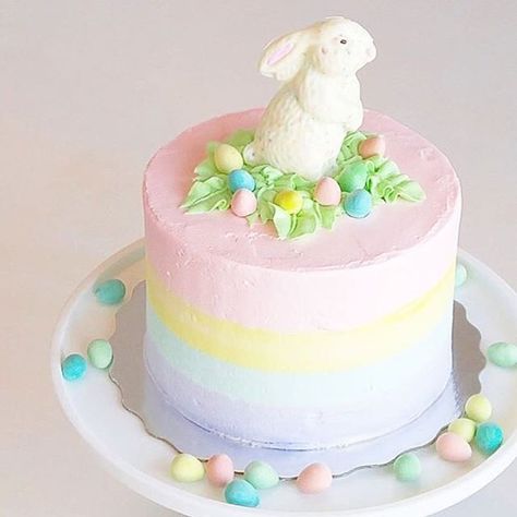 Simple Easter Cake Ideas, Small Easter Cakes, Elegant Easter Cake, Easter Cakes Decorating, Easter Cake Ideas Creative, Easter Buttercream Cake, Cute Easter Cakes, Simple Easter Cake, Easy Easter Cakes