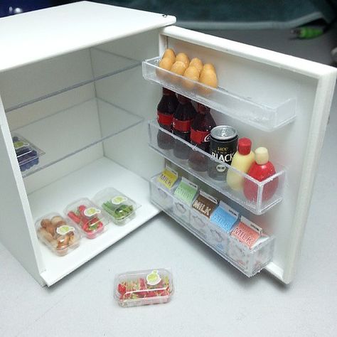 Dollhouse Fridge, Mini Ideas, Rooms Decor, Miniature Crafts, Mini Fridge, Self Made, House 2, Little Houses, Diy Kitchen