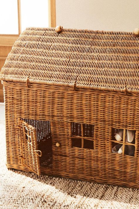 CHILDREN’S LARGE HOUSE BASKET - Light beige | ZARA United States Rabbit Themed Nursery, Vintage Playroom, Vintage Kids Room, Baby Playroom, Rattan Storage, Toy Storage Baskets, Basket Lighting, Large House, Nursery Storage