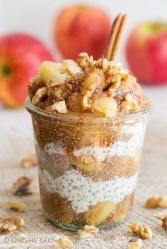 Oh she glows recipe for Sugar Free Apple Pie Chia Seed Jam + Breakfast Parfait. Aimy made this for me too & it tastes just like apple pie filling. Would be fantastic on oatmeal. - Jen Jam Breakfast, Sugar Free Apple Pie, Breakfast Parfait, Menu Sarapan Sehat, Chia Seed Jam, Oh She Glows, Parfait Breakfast, Super Food, Chia Pudding