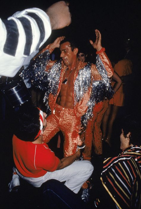 Studio 54 Photos: See What the Legendary Nightclub Was Like in Its Heyday | Billboard Studio 54 Party Outfits, Studio 54 Photos, Studio 54 Fashion, Moda Disco, Studio 54 Outfits, Disco Party Outfit, Look Disco, Studio 54 Party, 70’s Disco