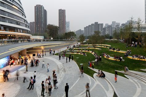 Public plaza of the Galaxy SoHo designed by Zaha Hadid Architects and EcoLand Design Group in Beijing Galaxy Soho, Mall Ideas, Villa Architecture, Landscape Stairs, Plaza Design, Urban Landscape Design, Public Space Design, Tall Buildings, Zaha Hadid Architects