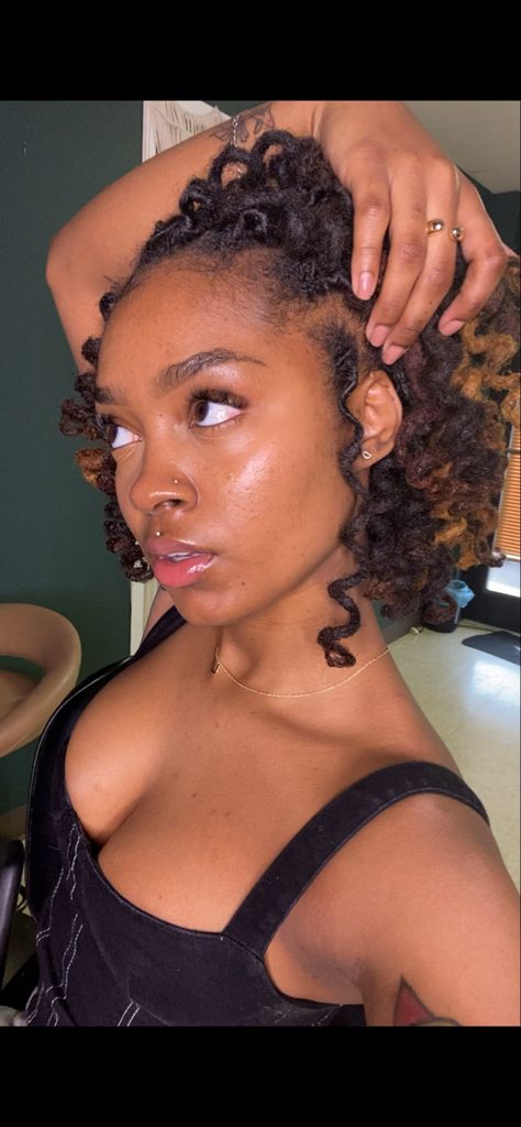 Loc Curly Styles, Short Curly Locs Hairstyles, Curly Loc Hairstyles, Graduation Loc Styles, Loc Afro, Curled Locs, Red Locs, Curly Locs, Hair Styles Ideas