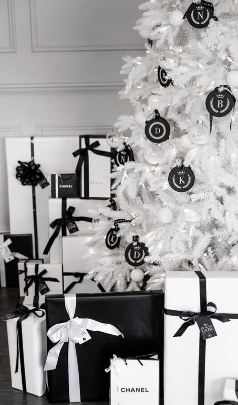 Chanel Christmas, Christmas Black And White, Black Christmas Decorations, Glam Christmas Decor, Helen Of Troy, Black White Christmas, Black And White Christmas, Glam Christmas, Christmas Shoot