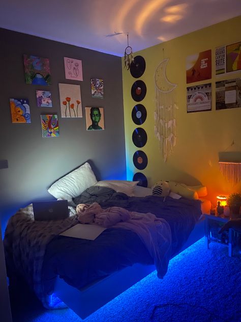 Floating bed hippie cool aesthetic room vintage led lights alt bohemain room ideas cool Room Ideas With Floating Bed, Aesthetic Room Ideas For Teen Boys, Male Room Aesthetic Ideas, Cool Led Lights For Bedroom Ideas, Cool Men Room Ideas, Mens Aesthetic Bedroom Ideas, Men’s Aesthetic Room, Room Ideas For Boys Teenager, Cool Room Ideas For Guys Led Lights