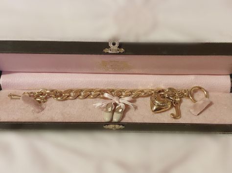 juicy couture ballet slipper charm bracelet! Cute Kawaii Outfits, Auto Correct, Juicy Couture Bracelet, Bow Tattoo, My Year, Walk In Wardrobe, Ballet Slippers, Delphinium, Just Girl Things