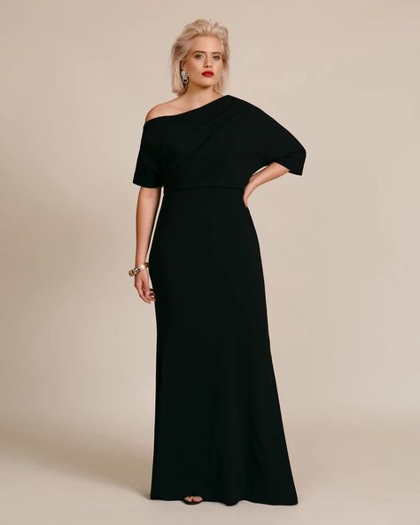 Mother Of The Groom Dresses Black, Plus Size Black Bridesmaid Dresses, Wedding Guest Plus Size Outfit, Black Off Shoulder Gown, Black Tie Wedding Guest Dress, Mob Dress, Plus Size Wedding Guest Dresses, Dress Pesta, Black Tie Wedding Guests