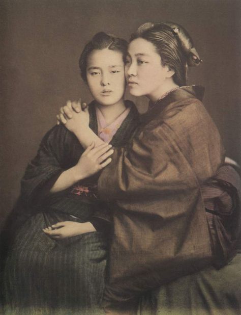 Double Portrait, Vintage Lesbian, Sufjan Stevens, Woman Loving Woman, Lesbian Art, Vintage Versace, Japan Photo, Vintage Japan, Vintage Vogue