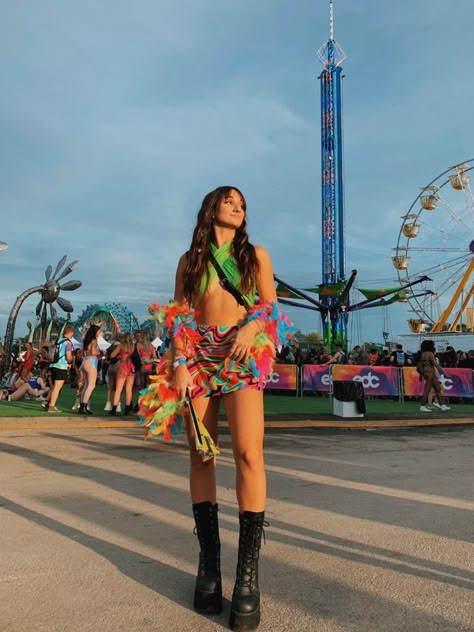 music festival outfit rave style rave fashion Colorful Music Festival Outfits, Rnv Outfit, Two Piece Rave Outfit, Summer Rave Outfits Festival Style, Summer Smash Festival Outfits, Outfit Edc, Coachella Outfit 2022, Electric Forest Festival Outfits, Festival Photoshoot