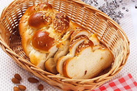 Swedish Sweet Yeasted Bread Recipe Sweet Bread Recipe, Easter Bread Recipe, Coffee Bread, Christmas Bread, Recipes From Around The World, Braided Bread, Easter Bread, Scandinavian Food, Potato Bread