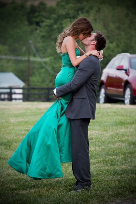 Prom Couple Pics Photo Ideas, Prom Poses With Parents, Prom Poses Couples With Car, Sitting Prom Poses, Prom Pics With Boyfriend, Unique Prom Poses Couples, Prom Picture Poses For Couples Funny, Prom Poses Couples Funny, Prom Pics For Couples