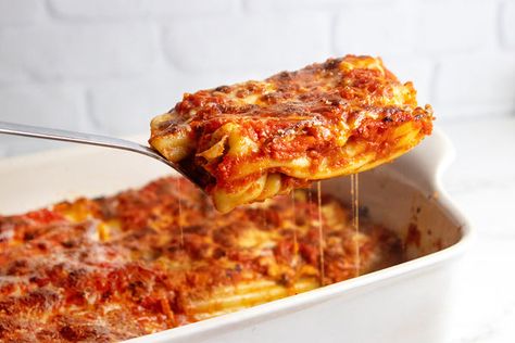 Manicotti Pasta, Cheese Manicotti, Giada De Laurentiis Recipes, Giada Recipes, Italian Comfort Food, Classic Italian Dishes, Giada De Laurentiis, Most Popular Recipes, Italian Dishes